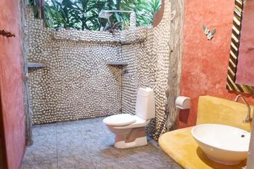 هتل Bamboo Bungalows