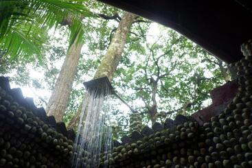 هتل Bamboo Bungalows