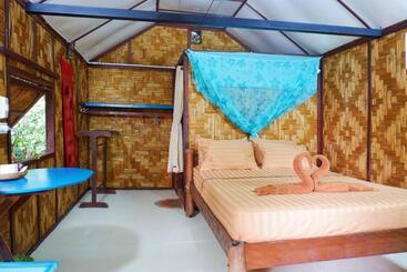 هتل Bamboo Bungalows