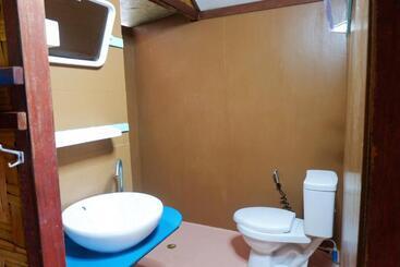 هتل Bamboo Bungalows