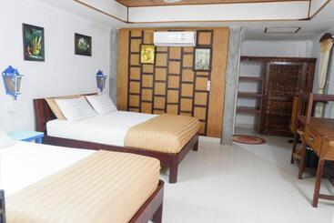 هتل Bamboo Bungalows