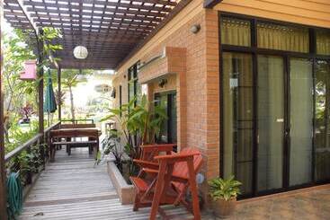 هتل Bangchong Marina Resort