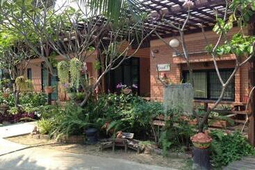 هتل Bangchong Marina Resort