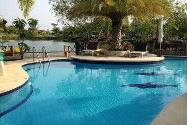 هتل Bangchong Marina Resort