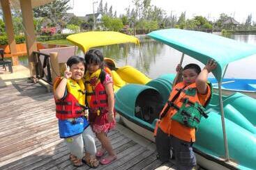 هتل Bangchong Marina Resort