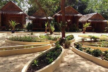هتل Mangroves & More