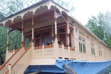 هتل New Bul Bul Group Of Houseboats