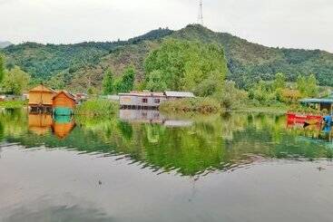 هتل New Bul Bul Group Of Houseboats