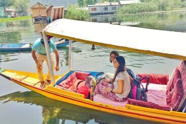 هتل New Bul Bul Group Of Houseboats