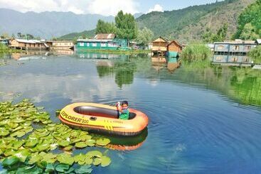 هتل New Bul Bul Group Of Houseboats