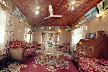 هتل New Bul Bul Group Of Houseboats