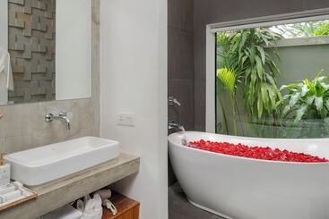هتل Shintana Saya Residence