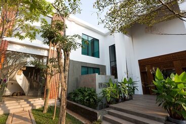 هتل Shintana Saya Residence