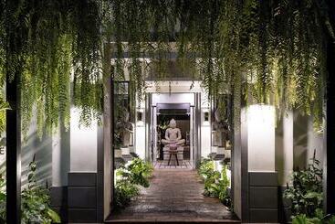 هتل Shintana Saya Residence