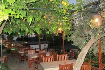 هتل St. Nicholas Pension