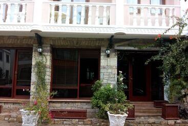 Lacin Apart Otel