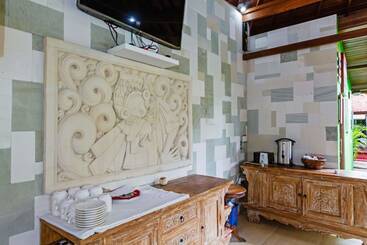 Lembongan Hostel