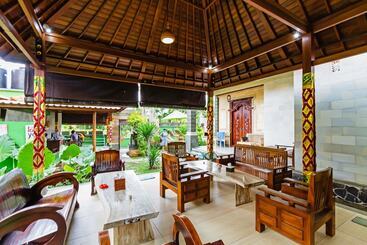 Lembongan Hostel