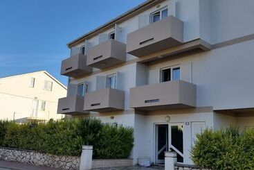 پانسیون Apartments Ana & Ita