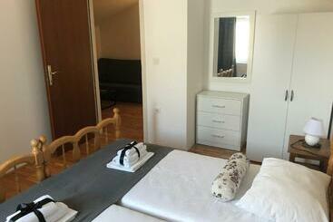 پانسیون Apartments Ana & Ita