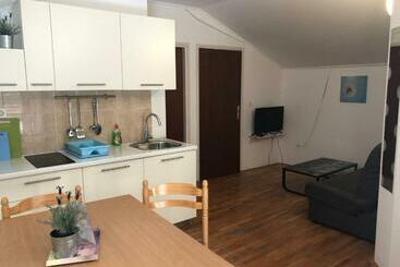 پانسیون Apartments Ana & Ita