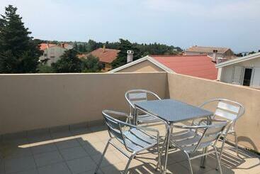 پانسیون Apartments Ana & Ita