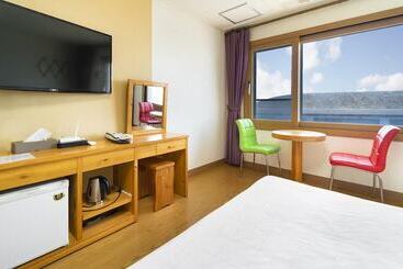 پانسیون Jeju Samda Hostel