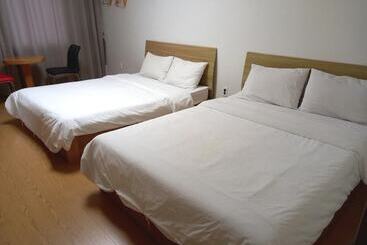 پانسیون Jeju Samda Hostel