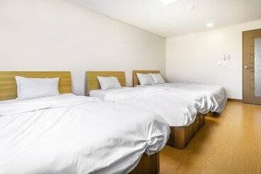 پانسیون Jeju Samda Hostel