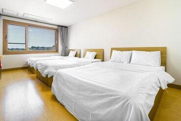پانسیون Jeju Samda Hostel