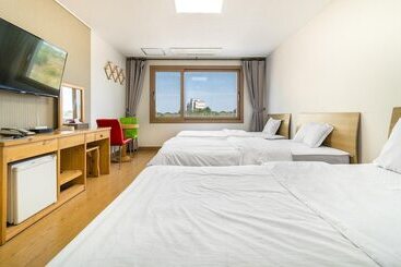 پانسیون Jeju Samda Hostel