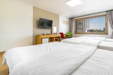 پانسیون Jeju Samda Hostel