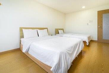 پانسیون Jeju Samda Hostel