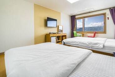 پانسیون Jeju Samda Hostel