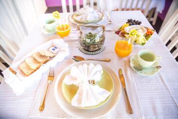 Tshiberry Bed & Breakfast