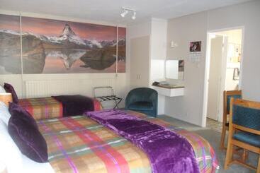 Aden Motel