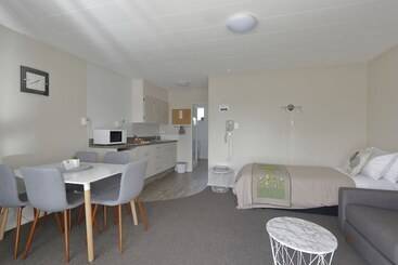Aden Motel