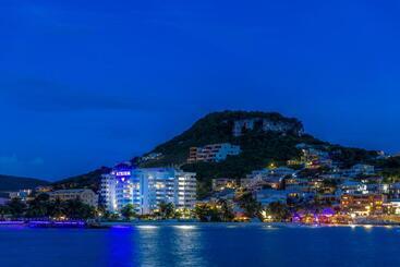 Atrium Beach Resort And Spa St Maarten A Ramada By Wyndham