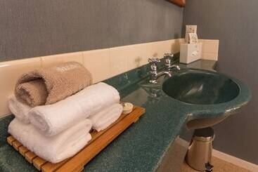 Balmoral Lodge Motel