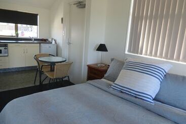 Colonial Motel
