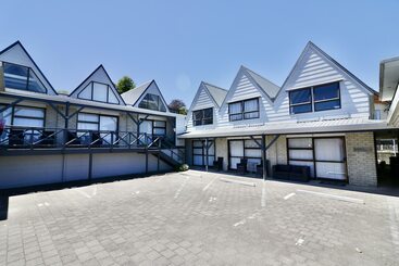 בית מלון כפרי Gables Lakefront Resort