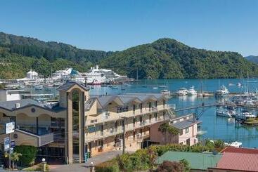 هتل Beachcomber Inn Picton