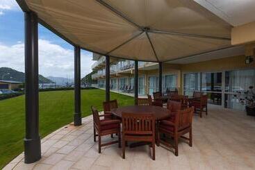 هتل Beachcomber Inn Picton