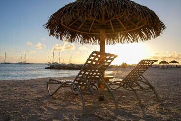 هتل Royal Palm Beach Resort