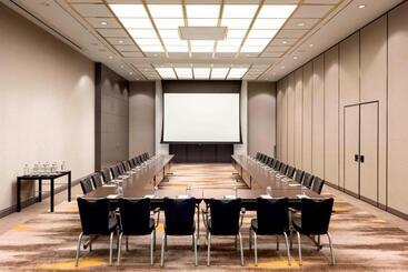 Sheraton Amsterdam Airport Hotel And Conference Center