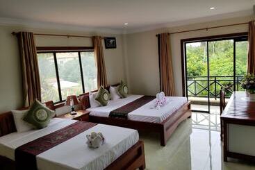 Blue Diamond Guest House   Hostel