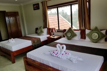 Blue Diamond Guest House   Hostel
