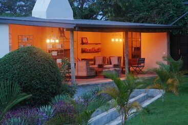 هتل Arusha Villa