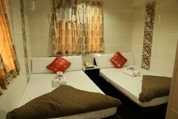هتل European Hostel