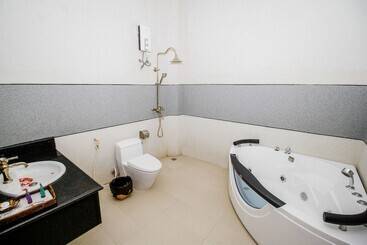 هتل Royal Emerald River View Resort